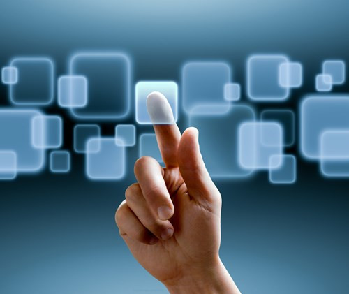 Đúng tiêu chuẩn. Cụm từ đúng tiêu chuẩn từng lan tràn trong ngành công nghiệp máy tính và bây giờ nó đang khuấy động thị trường điện thoại di động. Các nhà sản xuất cố tình tối ưu hóa các thiết bị của họ để ghi bàn trước mắt khách hàng.
