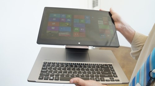 9. Cân nhắc về laptop cảm ứng. Dù khá tiện, song cảm ứng đa điểm của máy không nhạy ở những chi tiết nhỏ trên màn hình. Khi sử dụng, các góc xoay thay đổi sẽ khiến điểm cảm ứng kém nhạy hơn, bạn có thể chạm vào vùng khác với vùng định truy cập. Nên xem xét kỹ khi quyết định mạnh tay chi tiền cho dòng máy này.