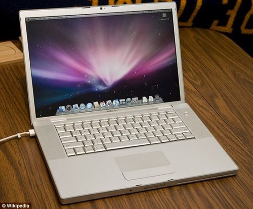 Thiết kế cuối cùng của mẫu Macbook Pro, mỏng hơn và nhẹ hơn so với nguyên mẫu hình hộp.