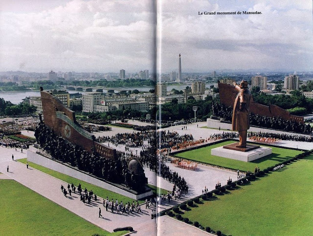Đài tưởng niệm Mansudae ở trung tâm Bình Nhưỡng. Ảnh: Retro DPRK.