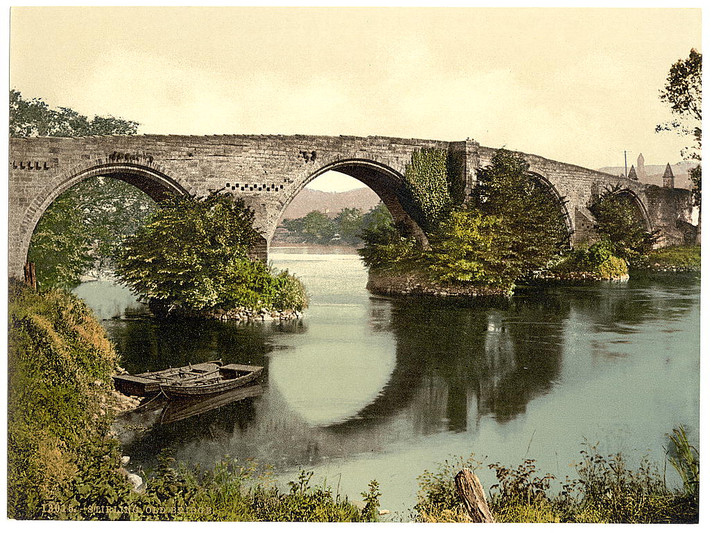 Cây cầu cổ của thành phố Stirling. Ảnh: Photoglob Zürich AG.