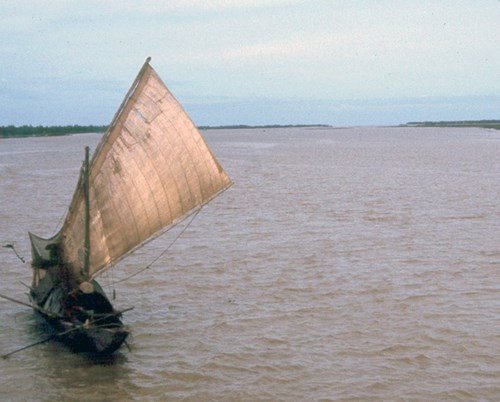 Một con thuyền nhỏ trên vùng biển Đà Nẵng.