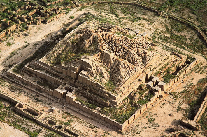 Nằm ở tỉnh Khuzestan, Tây Nam Iran, kim tự tháp Chogha Zanbil là một phức hợp cổ được bảo tồn tốt nhất của nền văn minh Elamite cổ đại. Ảnh: National Geographic.