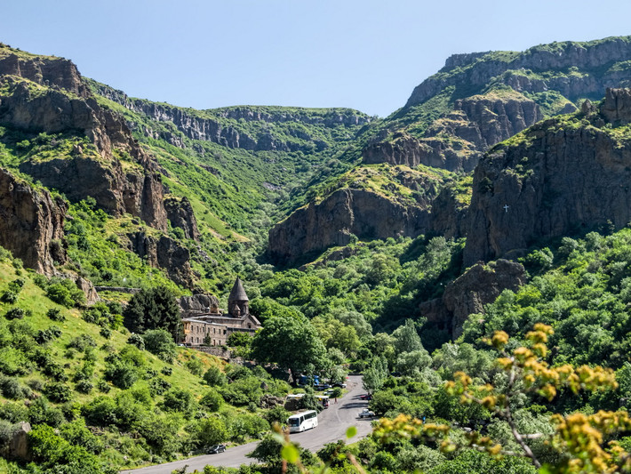 Vào năm 2000, UNESCO đã công nhận Tu viện Geghard và Thung lũng Azat của Armenia là Di sản văn hóa thế giới. Ảnh: Dan Lundberg / Flickr.