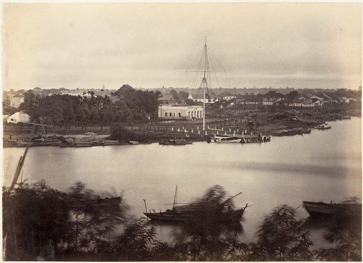 Cột cờ Thủ Ngữ bên bờ sông Sài Gòn, khoảng năm 1870.