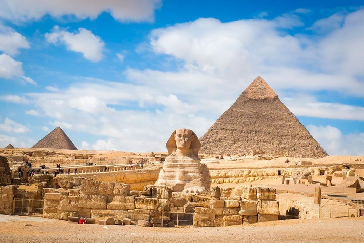 4. Cairo, Ai Cập. Cairo là thành phố lớn nhất và thủ đô của Ai Cập, nơi có những di tích quan trọng của nền văn minh Ai Cập cổ đại, đặc biệt là kim tự tháp Giza và tượng Nhân sư. Đây là một trung tâm văn hóa và lịch sử quan trọng của thế giới Ả Rập. Ảnh: Pinterest.