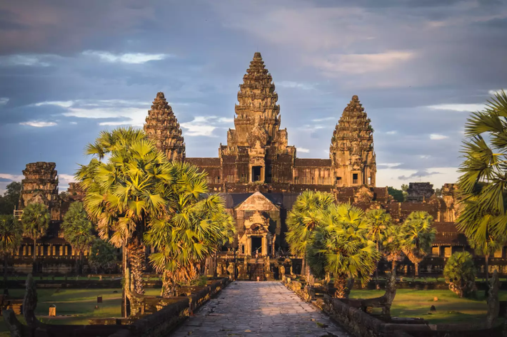 11. Angkor, Campuchia. Angkor là kinh đô cổ của Đế quốc Khmer, nổi tiếng với đền Angkor Wat – kỳ quan kiến trúc và tôn giáo lớn nhất thế giới. Đây là một trong những địa điểm khảo cổ quan trọng nhất ở Đông Nam Á. Ảnh: Pinterest.