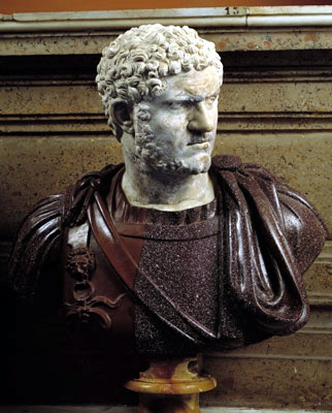 8. Tượng bán thân của hoàng đế Caracalla. Niên đại: Khoảng năm 212-217 SCN. Đặc điểm: Bức tượng bán thân này thể hiện Hoàng đế Caracalla với vẻ mặt nghiêm nghị, đôi mắt sắc bén và tư thế quyền uy. Đây là một ví dụ xuất sắc về sự hiện thực trong điêu khắc chân dung La Mã. Ảnh: Pinterest.