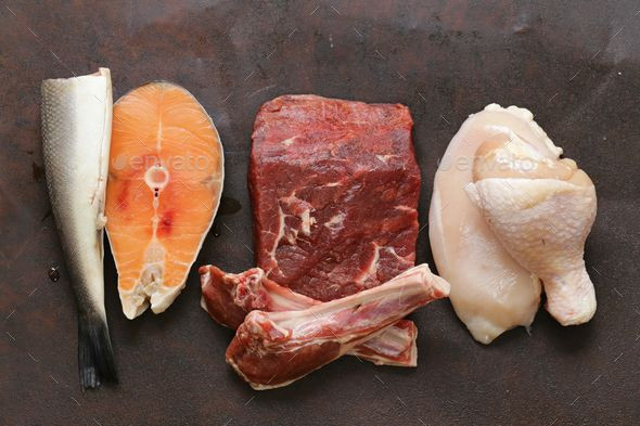 13. Các loại thịt và cá. Thịt: Thịt bò, thịt lợn, thịt cừu, và dê là những loại thịt phổ biến, nhưng thịt cừu và thịt lợn được ưa chuộng hơn cả. Người La Mã cũng thích ăn xúc xích và các loại thịt muối, xông khói. Cá và hải sản được ăn nhiều ở các thành phố ven biển, thường được nướng, hầm hoặc muối. Ảnh: Pinterest.