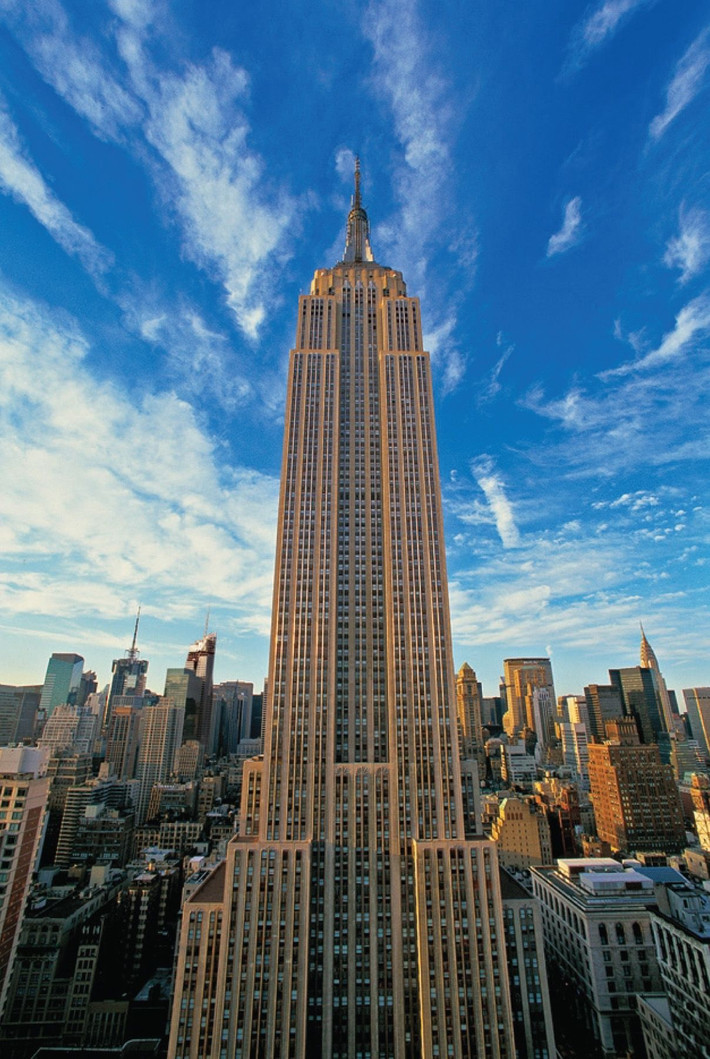 3. Tòa nhà Empire State (New York, Hoa Kỳ). Năm hoàn thành: 1931. Đặc điểm: Là tòa nhà cao nhất thế giới trong suốt hơn 40 năm, Empire State là biểu tượng của kiến trúc chọc trời và văn hóa đô thị hiện đại của Mỹ. Ảnh: Pinterest.