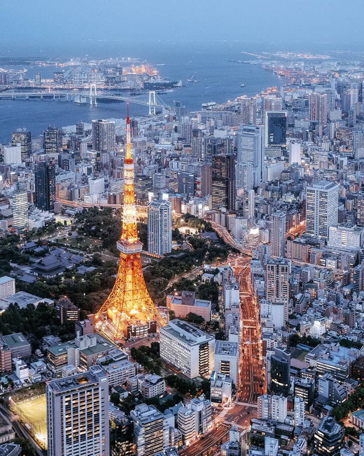 13. Tháp truyền hình Tokyo (Tokyo, Nhật Bản). Năm hoàn thành: 1958. Đặc điểm: Tháp Tokyo là một biểu tượng của thành phố Tokyo hiện đại, được lấy cảm hứng từ tháp Eiffel và là một trong những công trình cao nhất thế giới vào thời điểm đó. Ảnh: Pinterest.