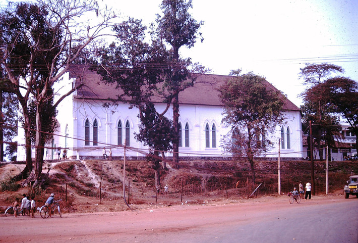 Nhà thờ thị xã Phú Cường. Ảnh: Paul Moore.