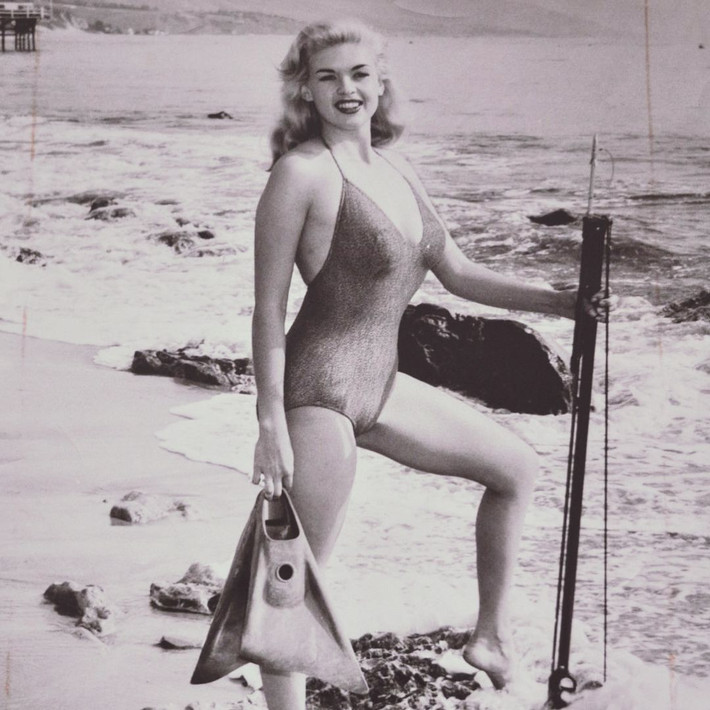 12. Jayne Mansfield. Quốc gia: Mỹ. Thành tựu: Mansfield là một biểu tượng gợi cảm của Hollywood với nhan sắc nổi bật và sự nghiệp ngắn ngủi nhưng đầy ấn tượng, đặc biệt là vai diễn trong "The Girl Can't Help It" (1956). Ảnh: Pinterest.