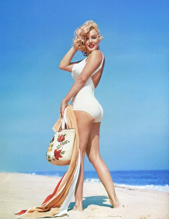 1. Marilyn Monroe. Quốc gia: Mỹ. Thành tựu: Biểu tượng sắc đẹp và gợi cảm của Hollywood, Monroe nổi tiếng qua các bộ phim như "Some Like It Hot" (1959) và "Gentlemen Prefer Blondes" (1953). Ảnh: Pinterest.