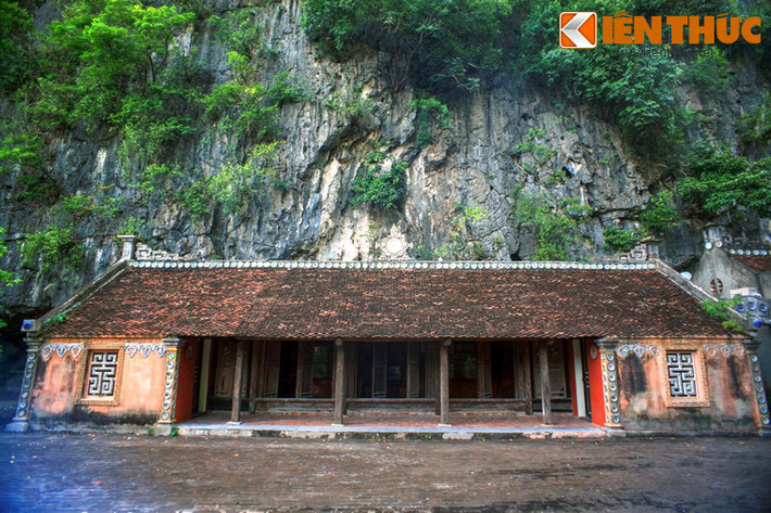 Trên diện tích khoảng 20.000 m², Cổ Viên Lầu trưng bày 22 ngôi nhà cổ mang phong cách đặc trưng của các làng quê đồng bằng Bắc Bộ.