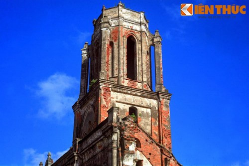 Tuy nhiên, sự xâm thực của nước biển theo thời gian đã khiến cư dân nơi đây phải di tản, các nhà thờ lần lượt bị phế bỏ.
