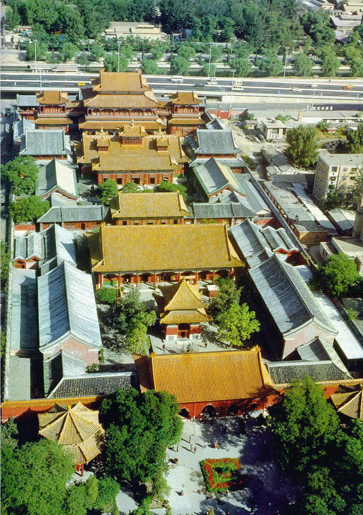 Đây là một trong những ngôi chùa Tây Tạng lớn nhất và quan trọng ở bên ngoài lãnh thổ Tây Tạng.