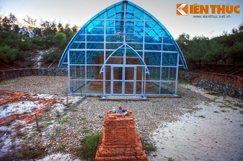 Theo nhận định của các nhà chuyên môn, đây là ngôi tháp Chăm cổ còn nguyên vẹn nhất so với những công trình kiến trúc Chăm khác được tìm thấy trong khu vực phía Bắc đèo Hải Vân.