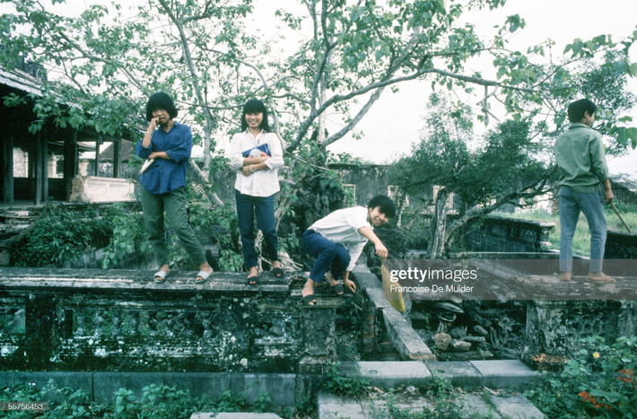Các thiếu niên trong Hoàng thành.
