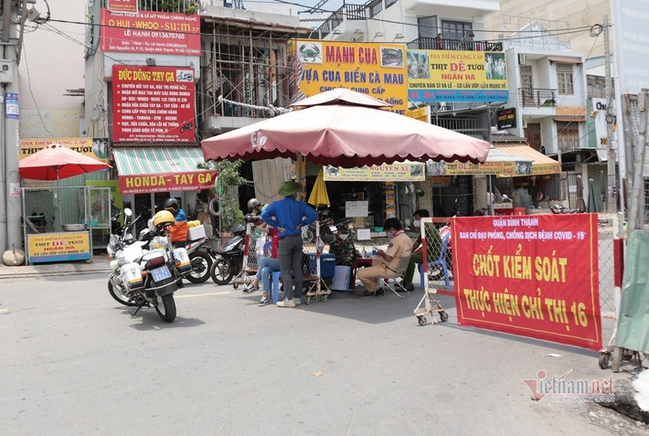 Chốt kiểm soát trên đường Nguyễn Xí, quận Bình Thạnh
