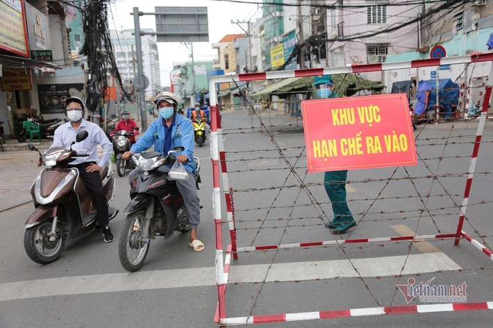 Các phương tiện qua lại thuận lợi tại chốt kiểm soát đường Lê Quang Định