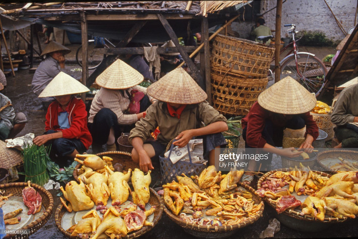 Các quầy bán thịt gà đã làm sẵn.