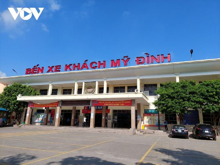 Tại bến xe Mỹ Đình, lượng xe ở đây đã giảm đi 1/3 so với những ngày bình thường.
