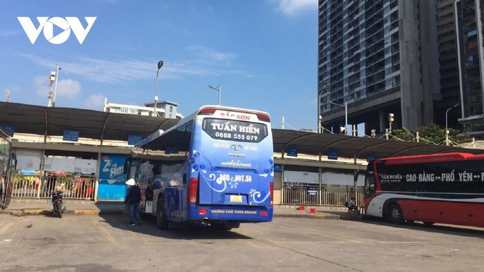 Một số đơn vị vận tải vẫn duy trì đều đặn các chuyến xe để giữ chỗ và giữ mối khách quen.