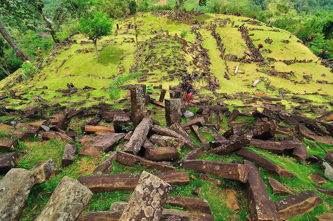 Tuy nhiên, cho đến nay giả thuyết Gunung Padang vẫn chưa nhận được sự thừa nhận rộng rãi từ cộng đồng khoa học trên thế giới.