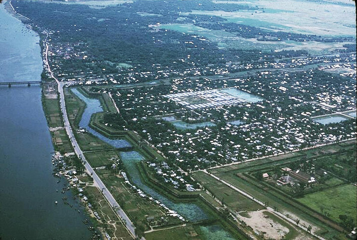 Góc Tây Nam Kinh thành Huế với một đầu cầu Bạch Hổ. Ảnh tư liệu.