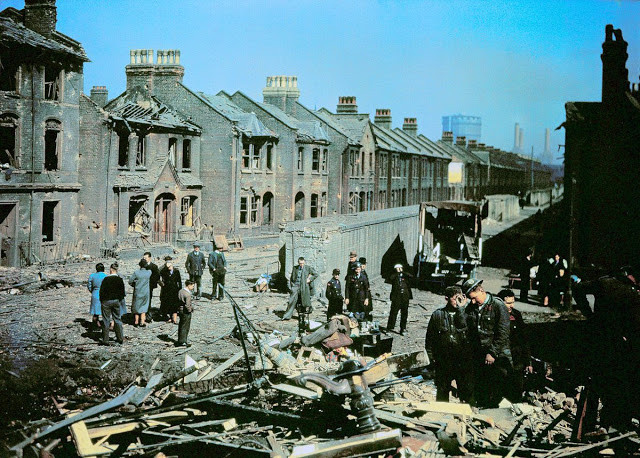 Cảnh tượng đổ nát tại một con phố ở thành phố London trong Thế chiến II ngày 16/12/1943. Ảnh: Getty.