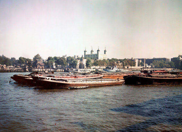 Một góc sông Thames, 10/12/1945. Ảnh: Getty.