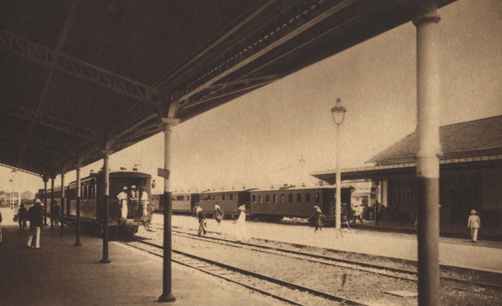 Trên sân ga Sài Gòn những năm 1930. Ảnh tư liệu.