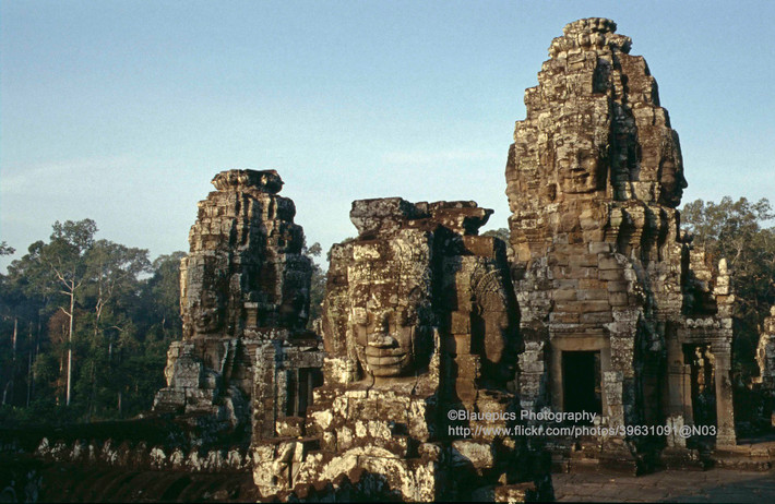 Những bức tượng bốn mặt nổi tiếng của đền Bayon.