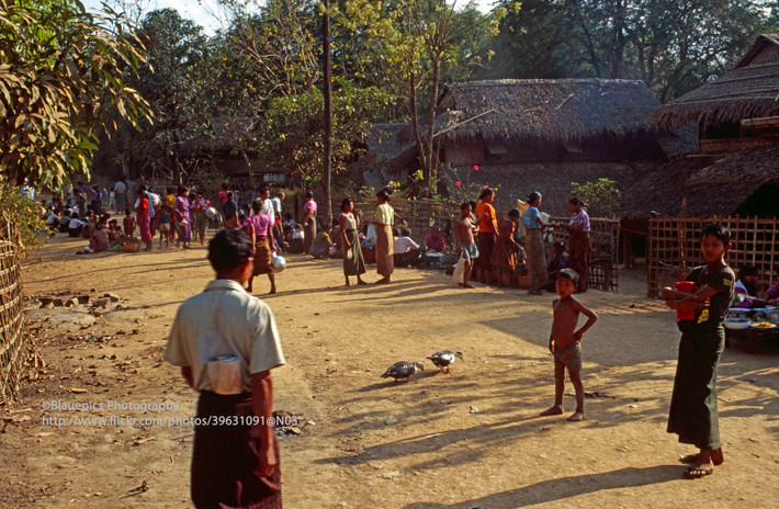 Khu chợ làng ở Mrauk U.