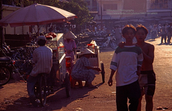 Bãi gửi xe của một khu chợ.