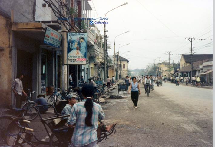 Trên phố Tôn Đức Thắng.
