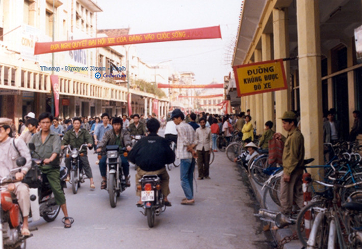 Giao thông trên phố Tràng Tiền.