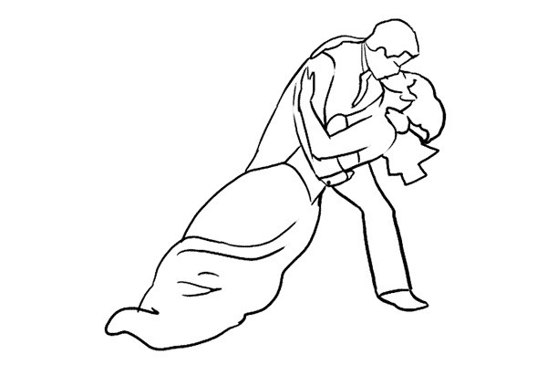 15. Một mẫu tạo dáng thú vị khi cặp vợ chồng mới cưới hôn nhau say đắm. Hãy chú ý đến chiếc váy cưới: hãy để nó rủ xuống thật tự nhiên, trái ngược với phần ống chân của chú rể phải tỏ ra rất vững chãi.