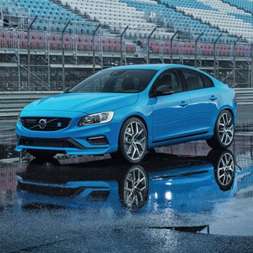 4. Volvo V60 Polestar. Xe V60 Polestar vẫn giữ những nét ngoại hình của mẫu V60 tiêu chuẩn, song đã được bổ sung những nét khỏe khoắn hơn, như cản trước trông hầm hố hơn, vành xe 20 inch Polestar. Gói thiết bị khí động học tương tự cũng được trang bị cho mẫu S60 Polestar. Phần nội thất của xe được làm từ những vật liệu mới và có các màu sắc Polestar ở vô lăng, ghế ngồi,...