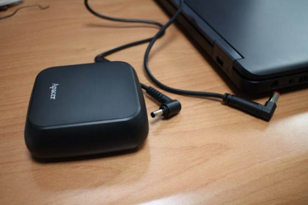 Pin sạc dự phòng Apacer B222 được đóng gói với các lõi pin do LG sản xuất với nhiều cơ chế đảm bảo an toàn, bao gồm chống đoản mạch, giúp tránh sạc quá lâu, đảm bảo thiết bị không có cường độ hay hiệu điện thế không tăng cao quá mức, và hay tránh tình trạng thiết bị quá nóng khi sạc/tiêu hao pin.