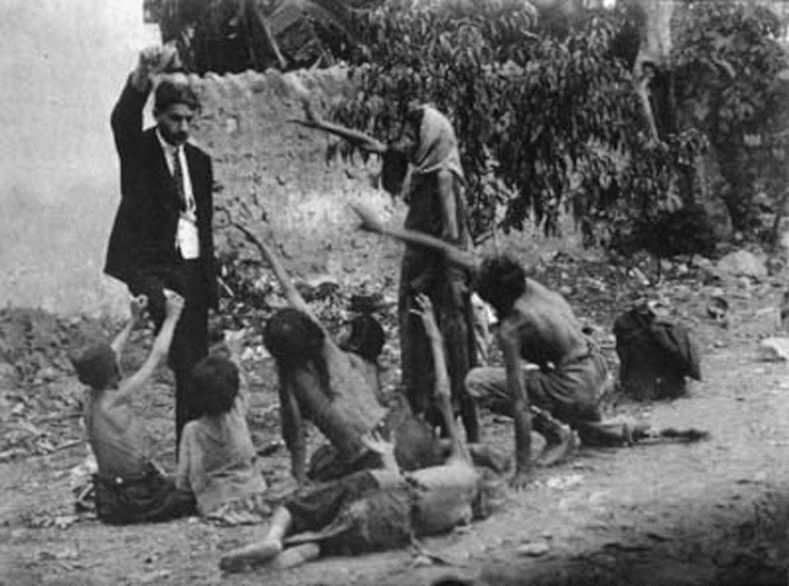 Vào năm 1919, các quan chức Ottoman – những người chịu trách về cuộc diệt chủng – đã bị đưa ra tòa án quốc tế với cáo buộc chống lại nhân loại. Tuy nhiên họ đã không bị kết án.