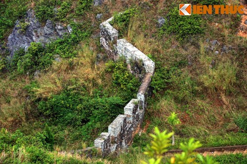 Có giả thuyết cho rằng tòa thành này còn có vai trò như một "đấu đong quân". Quân lính được đưa về đây, cứ đầy lòng "đấu" thì sẽ biết số quân là bao nhiêu.