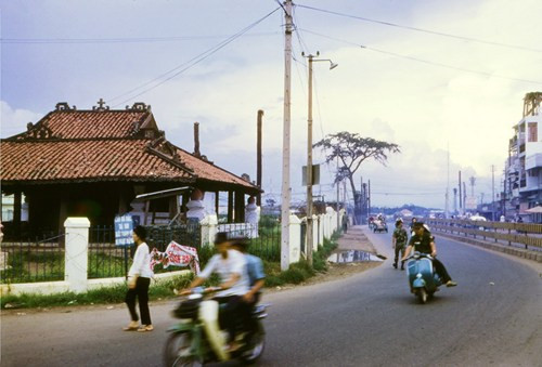 Giám mục Bá Đa Lộc (1741-1799) có tên gốc là Pierre Joseph Georges Pigneau de Behaine - là một vị giáo sĩ người Pháp được Nguyễn Ánh trọng dụng trong việc lấy lại quyền bính từ tay nhà Tây Sơn vào cuối thế kỷ 18.