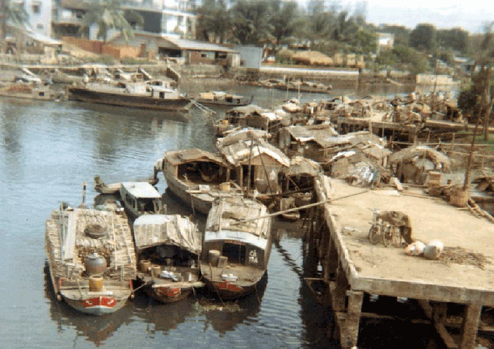 Thuyền bè trên kênh rạch ở Cần Thơ năm 1966.
