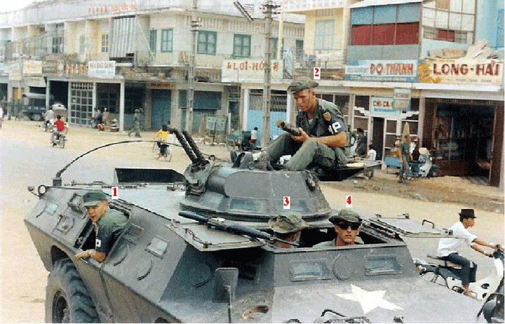 Lính Mỹ trên xe bọc thép ở Cần Thơ năm 1968. Hình ảnh đăng tải trên trang 720mpreunion.org của giới cựu binh Mỹ.