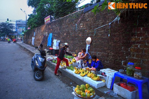 Trong quá khứ, tòa thành là nơi diễn ra những cuộc giao tranh quyết liệt giật giữa quân đội nhà Lê và nhà Mạc trong nhiều năm mỗi khi các vua Mạc mở cuộc tiến công từ Cao Bằng xuống Thăng Long.