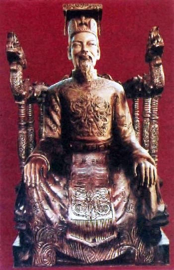 Sau nhiều thế kỷ bị đô hộ, năm 541 Lý Nam Đế đã lãnh đạo người Việt đánh đuổi quân trú đóng phương Bắc, giành lại độc lập cho đất nước. Ông xưng là Nam Việt Đế, niên hiệu Thiên Đức, đặt quốc hiệu là Vạn Xuân, lập ra Nhà Tiền Lý.