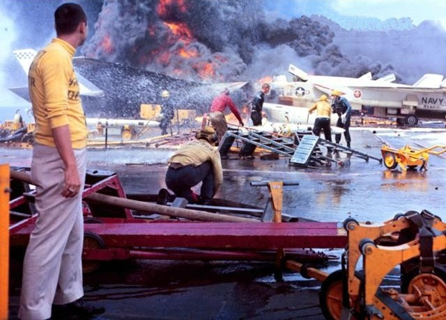 Khi vụ nổ xảy ra, lửa đã lan sang chiếc máy bay A-4 Skyhawk do Đại úy John McCain điều khiển đang chuẩn bị cất cánh. May thay McCain kịp thời thoát khỏi buồng lái. Sau này ông trở thành nghị sĩ Quốc hội và ứng viên tranh cử chức vụ Tổng thống Mỹ .
