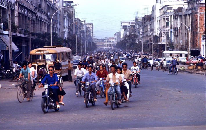 Giao thông ở thành phố Phnom Penh giờ cao điểm.